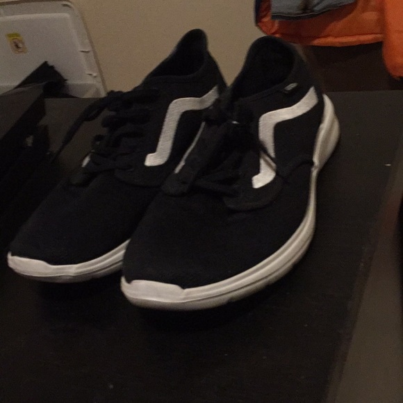 vans ultracush black and white